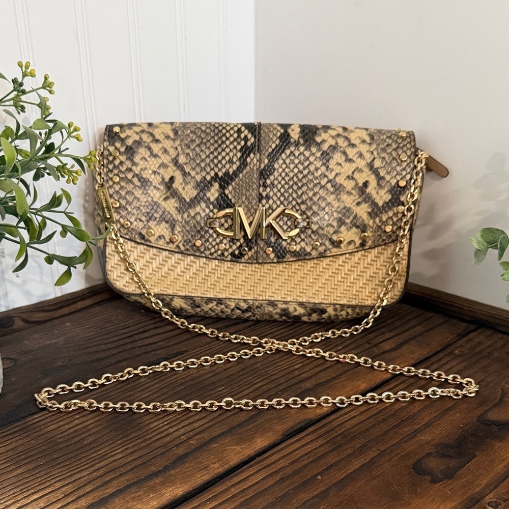 Michael Kors Izzy large clutch straw weave and python leather gold chain strap